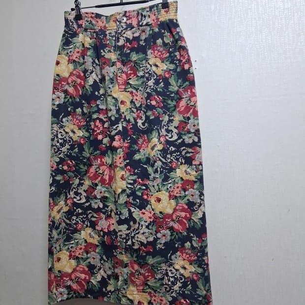 USA GOTCHA COVERED 플로럴데님롱스커트 플로랄 허리27 
원