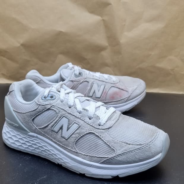 뉴발란스 1880 프레쉬폼 여성운동화235 