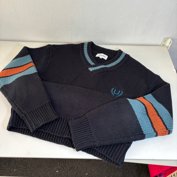 S 95 어널로이드 네이비 브이넥니트