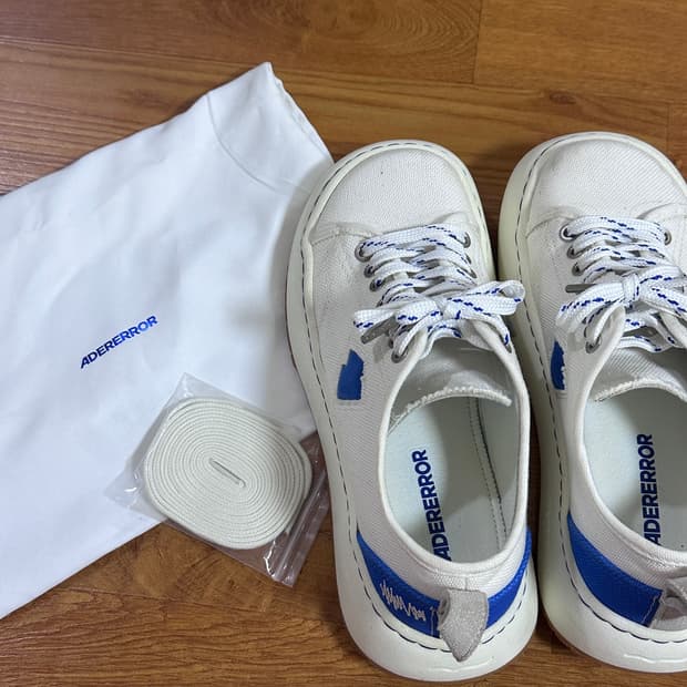 아더에러 로그 캔브 화이트