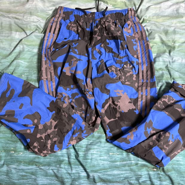 아디다스 카모 트랙팬츠