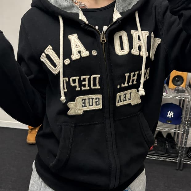 후아유 아플리케 아치로고 후드집업 블랙