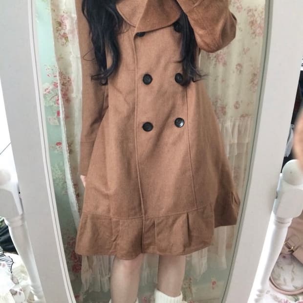 파뮤 빈티지 브라운 롱 프릴 코트