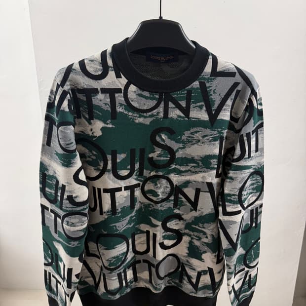 루이비통 올오버 로고 자카드 맨투맨 L