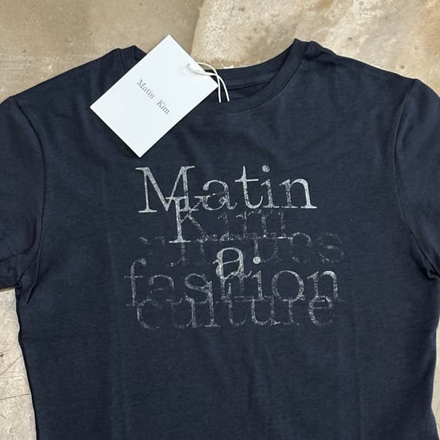 S 새상품 마뗑킴 여성용 피그먼트 로고 챠콜 크롭 반팔티