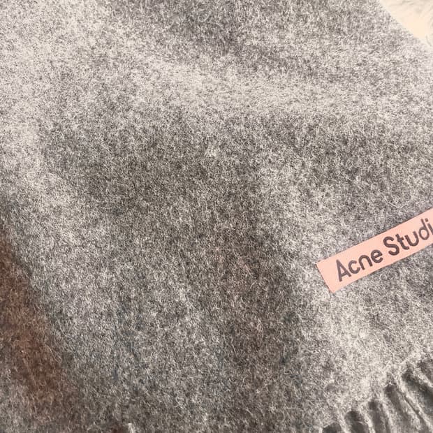 아크네스튜디오 머플러 새상품