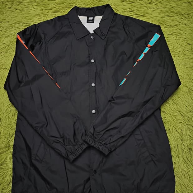 오베이(OBEY) 양팔 빅로고 바람막이 L