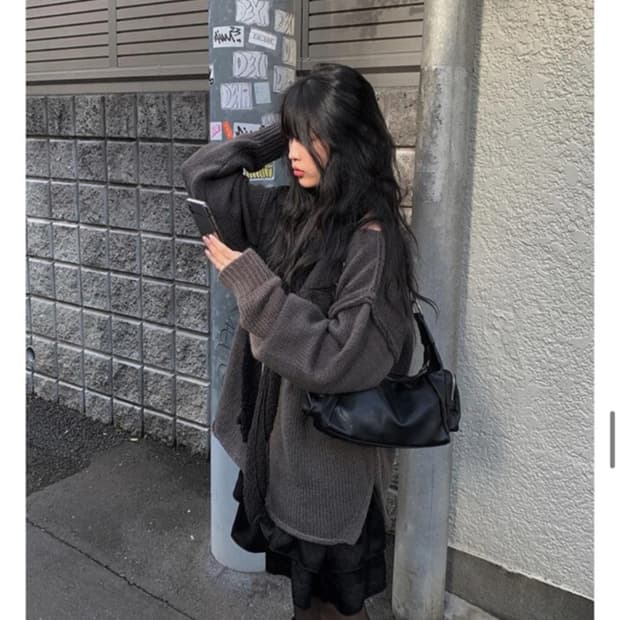 애니원모어 포히 입술넥 루즈핏 니트 에이블리