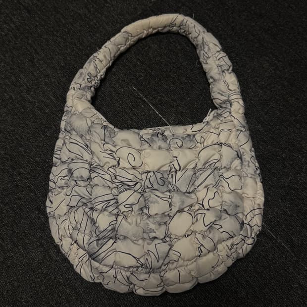 COS 코스 퀼티드 미니백 베이지