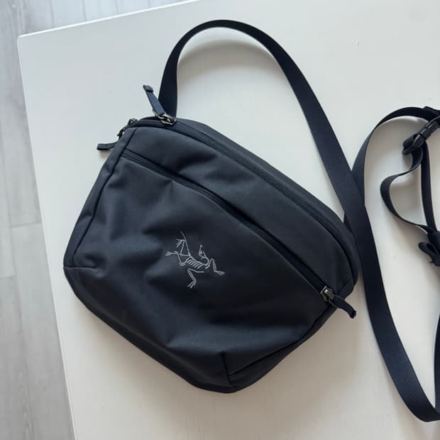 아크테릭스 맨티스2 네이비 웨이스트팩 크로스백