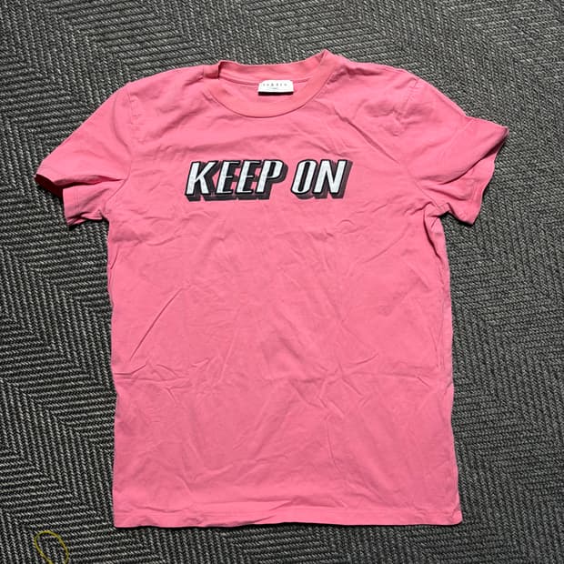 산드로 핑크 KEEP ON 반팔 티셔츠(Free)