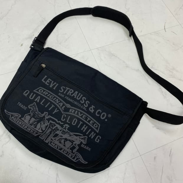 Levi’s 크로스백