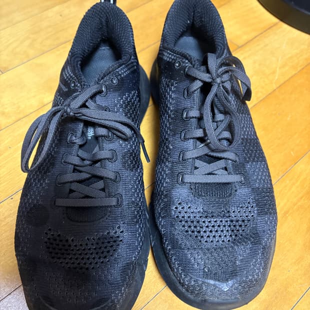 엔지니어드가먼츠 x 호카 판매.