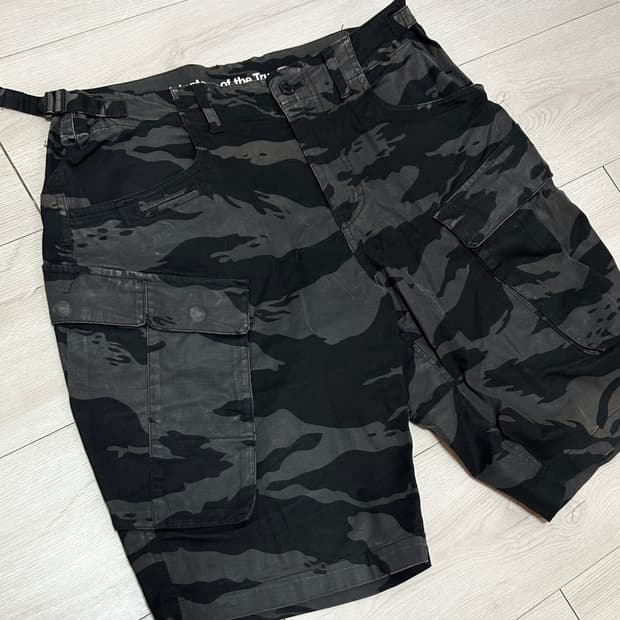 뉴에라 카모플라쥬 카고 반바지