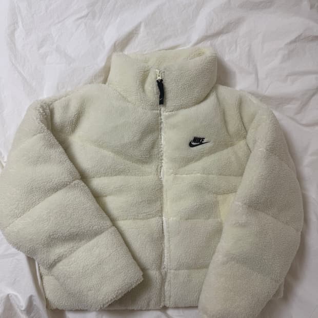 나이키 써마핏 셰르파 뽀글이 숏패딩 화이트