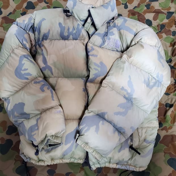 노스페이스 눕시 카모 센터로고