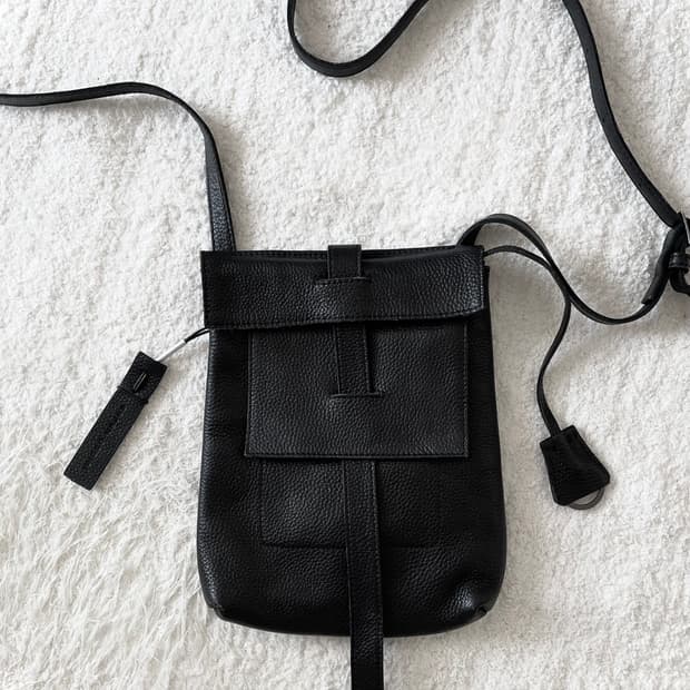 스트랩 플랩 레더 크로스백