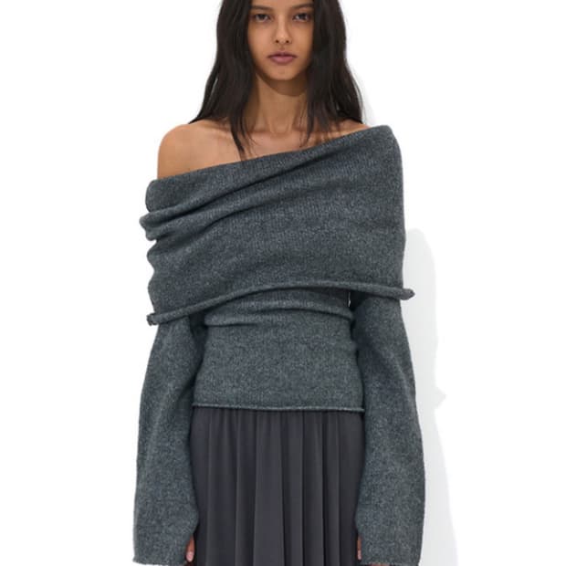파르티멘토 우먼 부클 오프숄더 니트 탑 차콜