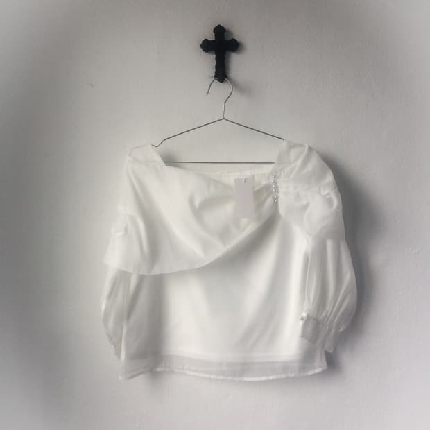 Pearl shirring point blouse