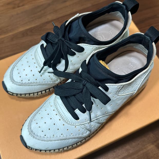TOD‘s 곰마 런 레더 스니커즈 240