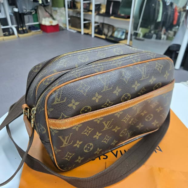 [50%세일] 루이비통 리포터 크로스백