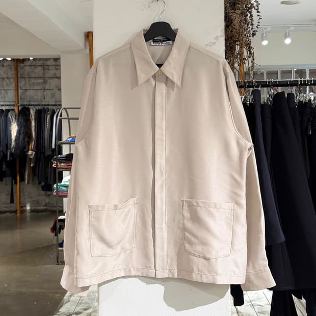 아크네 스튜디오 아이보리 히든버튼 포켓 셔츠
