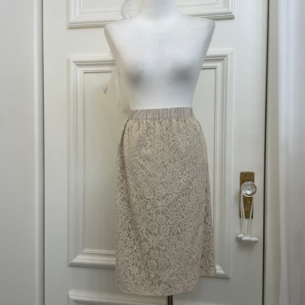 beige lace midi banding skirt