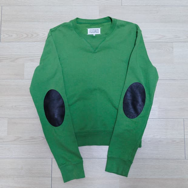 마르지엘라 엘보우 레더 패치 스웻셔츠