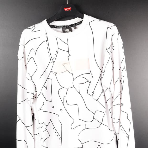 뉴발란스 흰색 맨투맨