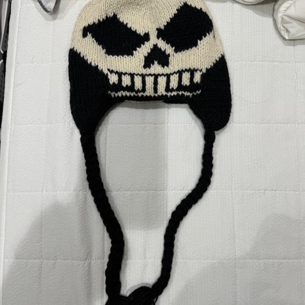 맥마혼 니팅밀스 비니 모자