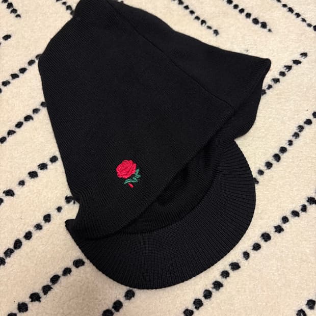UNDERCOVER 언더커버 블랙 로즈 비니 캡 