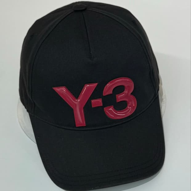 Y-3 요지야마모토 검빨 로고 캡