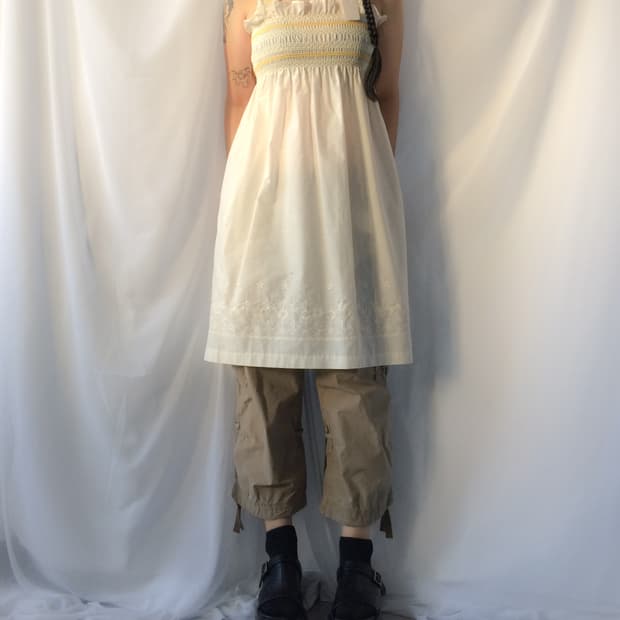 Embroidery point sleeveless one piece