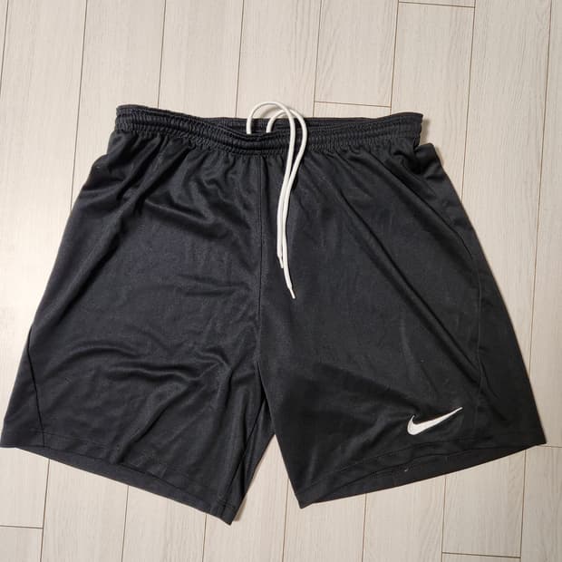 새상품급)나이키 드라이핏 반바지 사이즈L

오염 하자없이 깨끗해요^^

