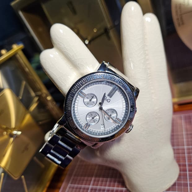 돌체앤가바나 메탈 쿼츠 시계