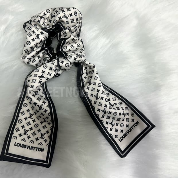  루이비통 화이트&블랙 리본 헤어슈슈