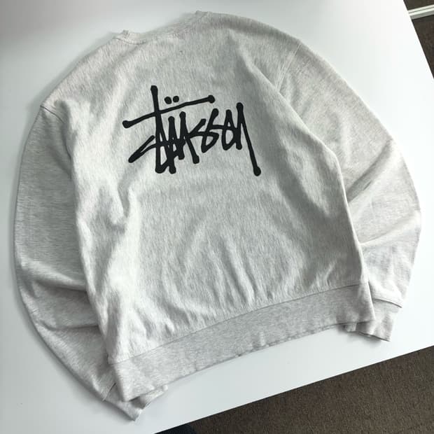 Stussy  스투시 베이직 라이트 그레이 맨투맨 