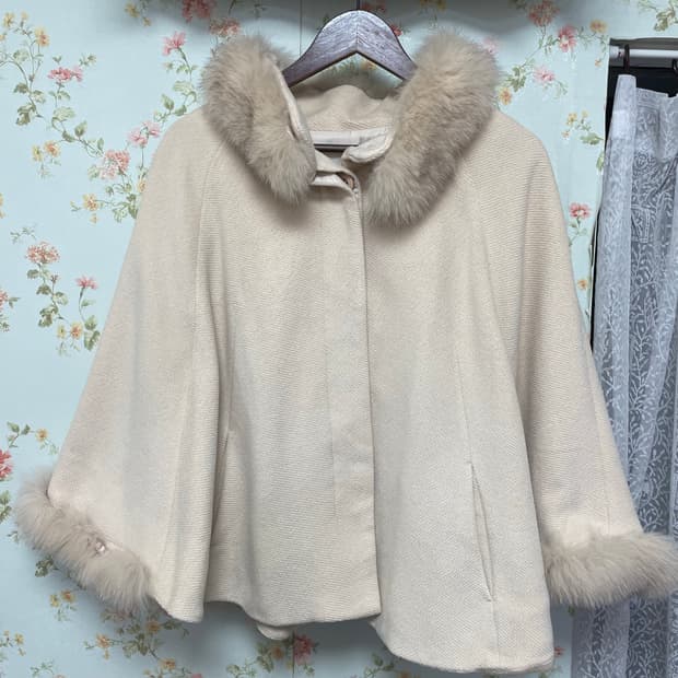 퍼 트리밍 케이프 코트