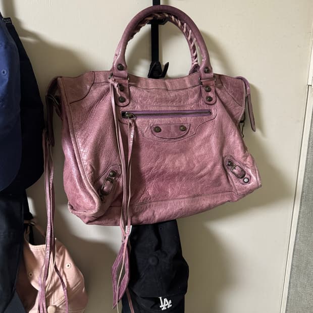 Balenciaga 모터백