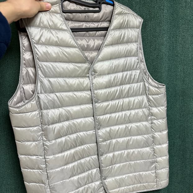 유니클로 경량 패딩 베스트