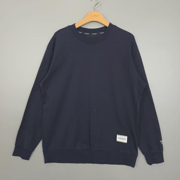 게스 GUESS 베이직 로고패치 맨투맨 네이비 100