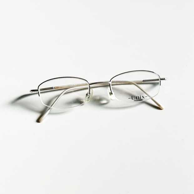 UNIX 실버 스퀘어 반무테 메탈 프레임 빈티지 안경
