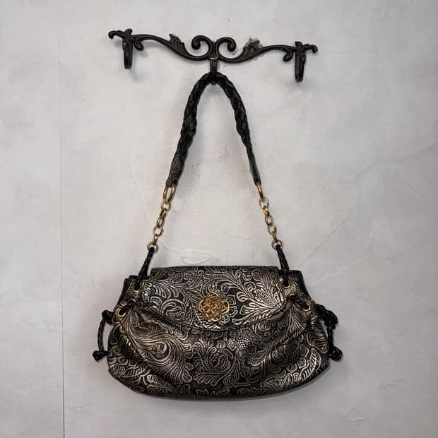 Vincis Bench black oriental chain 숄더백