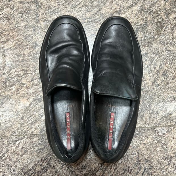 프라다 스포츠 스티치 로퍼