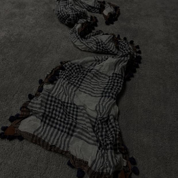 Vintage minimal grunge mood scarf