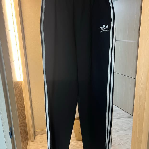 발렌시아가 아디다스 팬츠