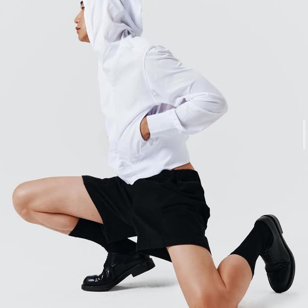 EE 누마레 커브드 후드집업 화이트