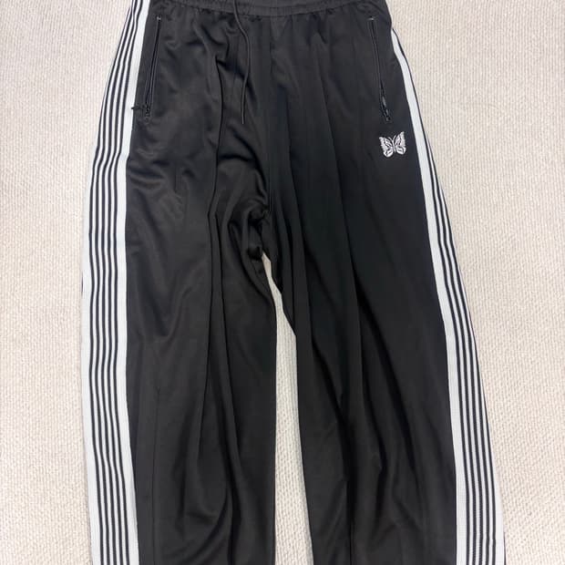 니들스 HD 트랙팬츠 검흰 S사이즈