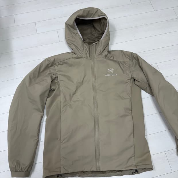 아크테릭스 아톰 후디 스모크블러프 M 사이즈  