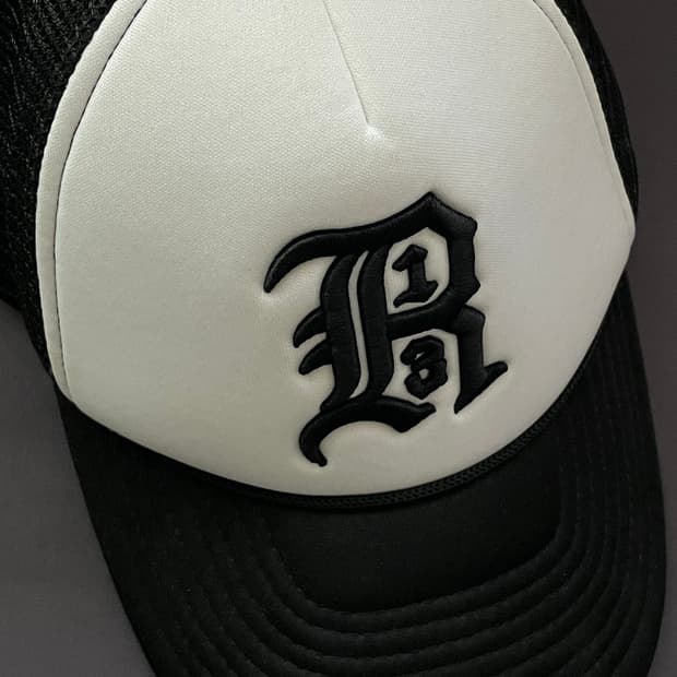 R13 트러커 로고 모자